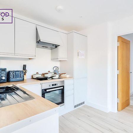 Modern Serviced Apartments For Contractors & Families With Free Parking, Wifi & Netflix By Redwood Stays Basingstoke Zewnętrze zdjęcie