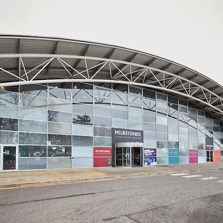 Modern Serviced Apartments For Contractors & Families With Free Parking, Wifi & Netflix By Redwood Stays Basingstoke Zewnętrze zdjęcie
