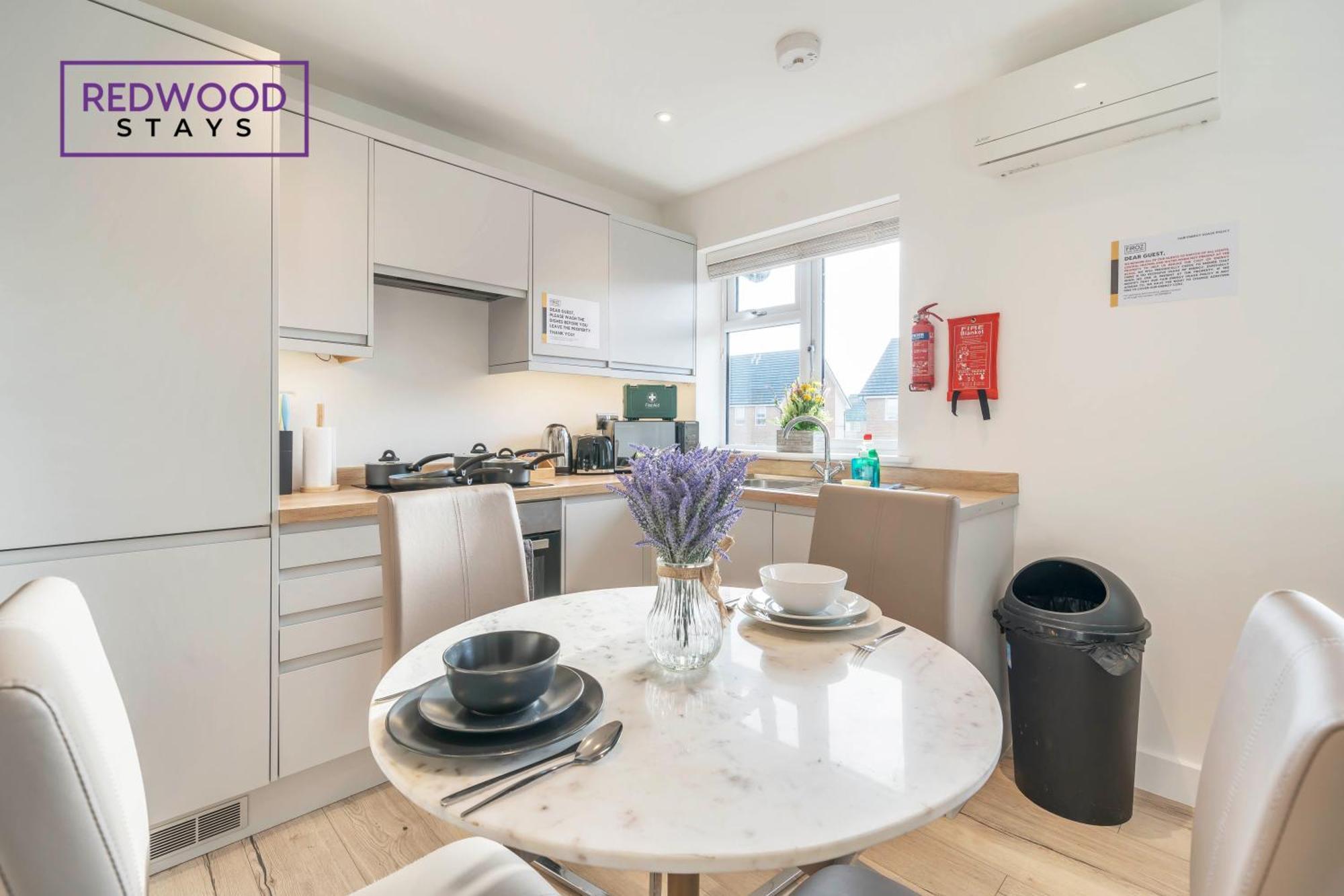 Modern Serviced Apartments For Contractors & Families With Free Parking, Wifi & Netflix By Redwood Stays Basingstoke Zewnętrze zdjęcie