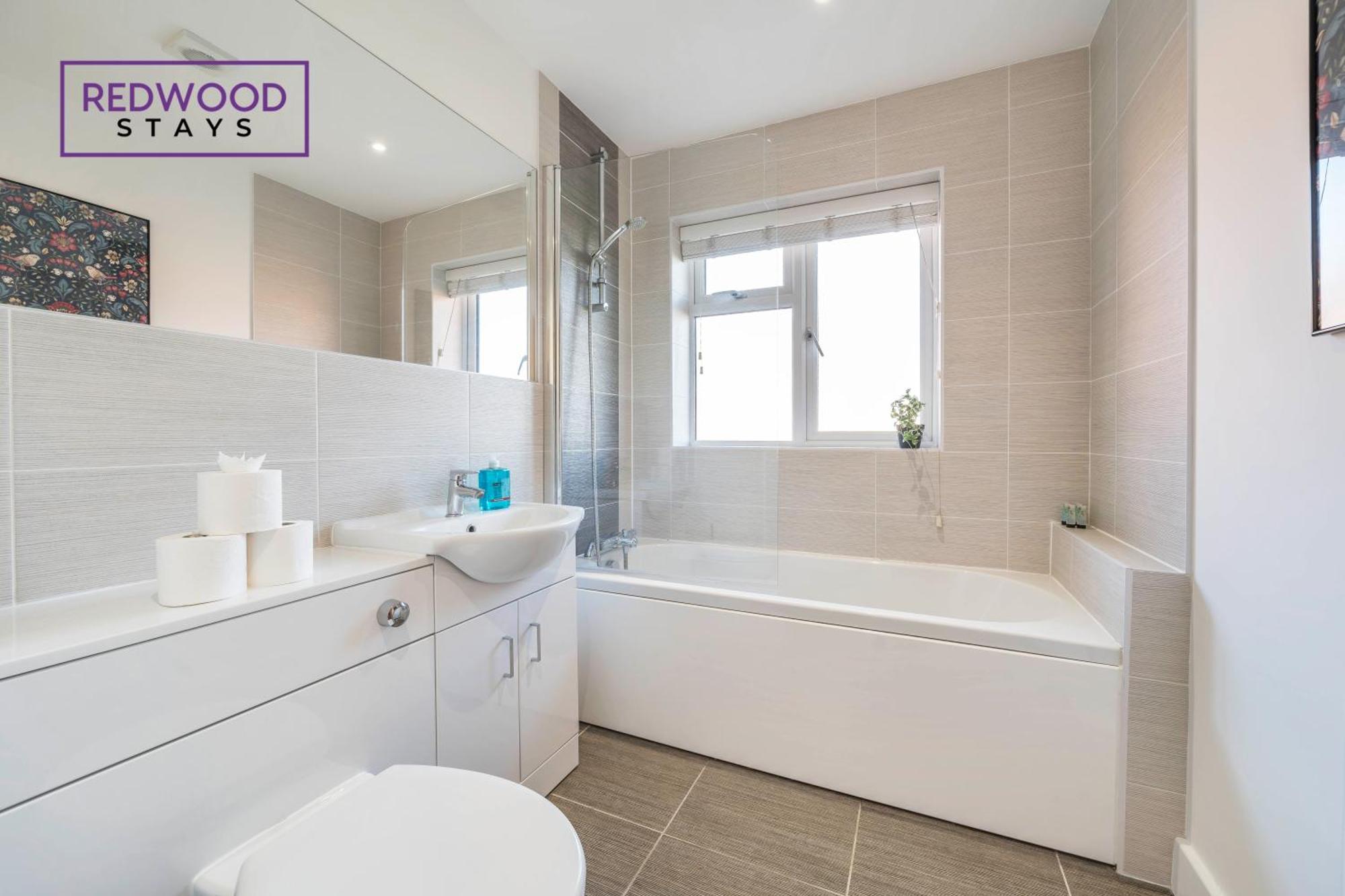 Modern Serviced Apartments For Contractors & Families With Free Parking, Wifi & Netflix By Redwood Stays Basingstoke Zewnętrze zdjęcie