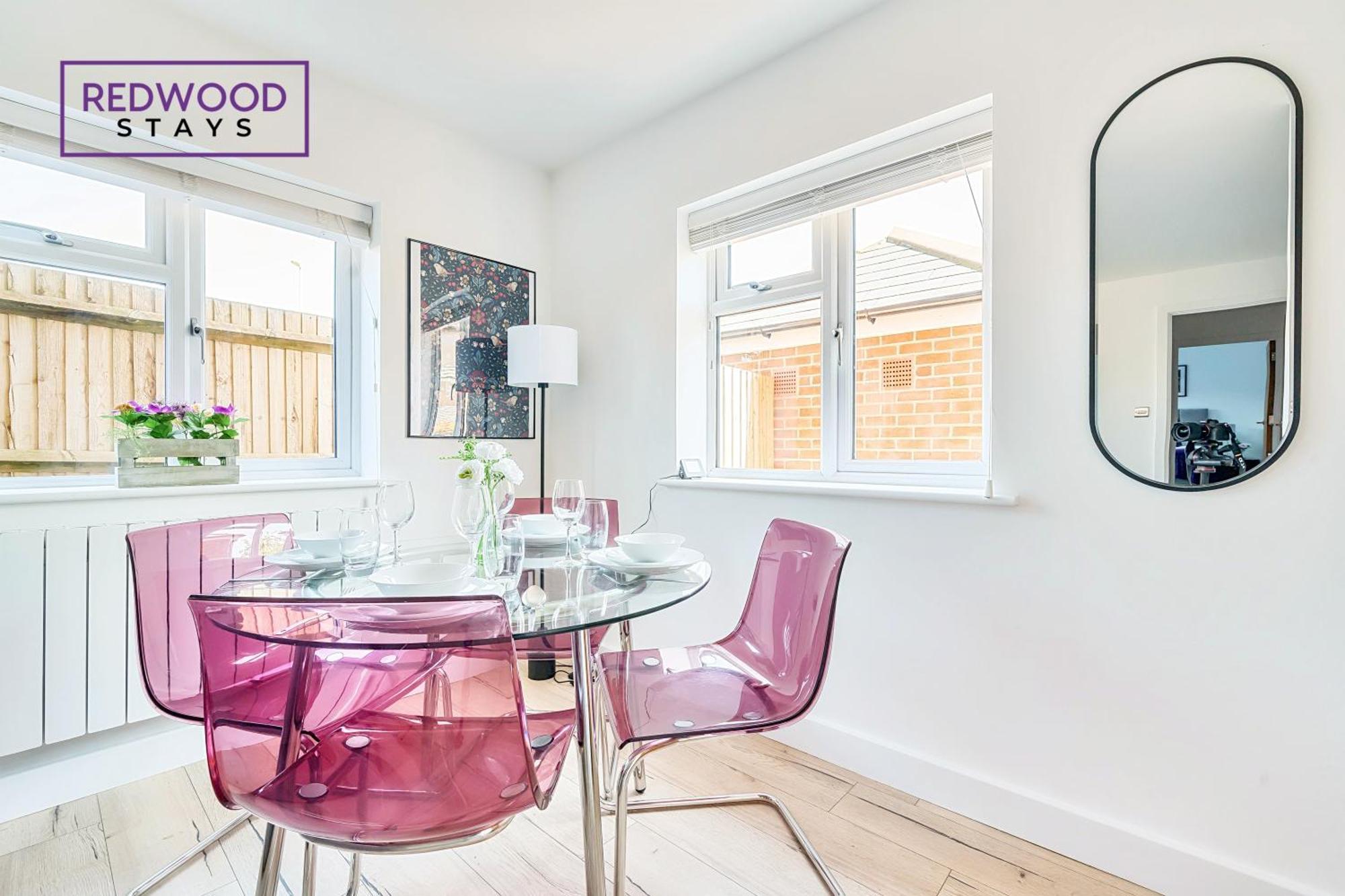 Modern Serviced Apartments For Contractors & Families With Free Parking, Wifi & Netflix By Redwood Stays Basingstoke Zewnętrze zdjęcie