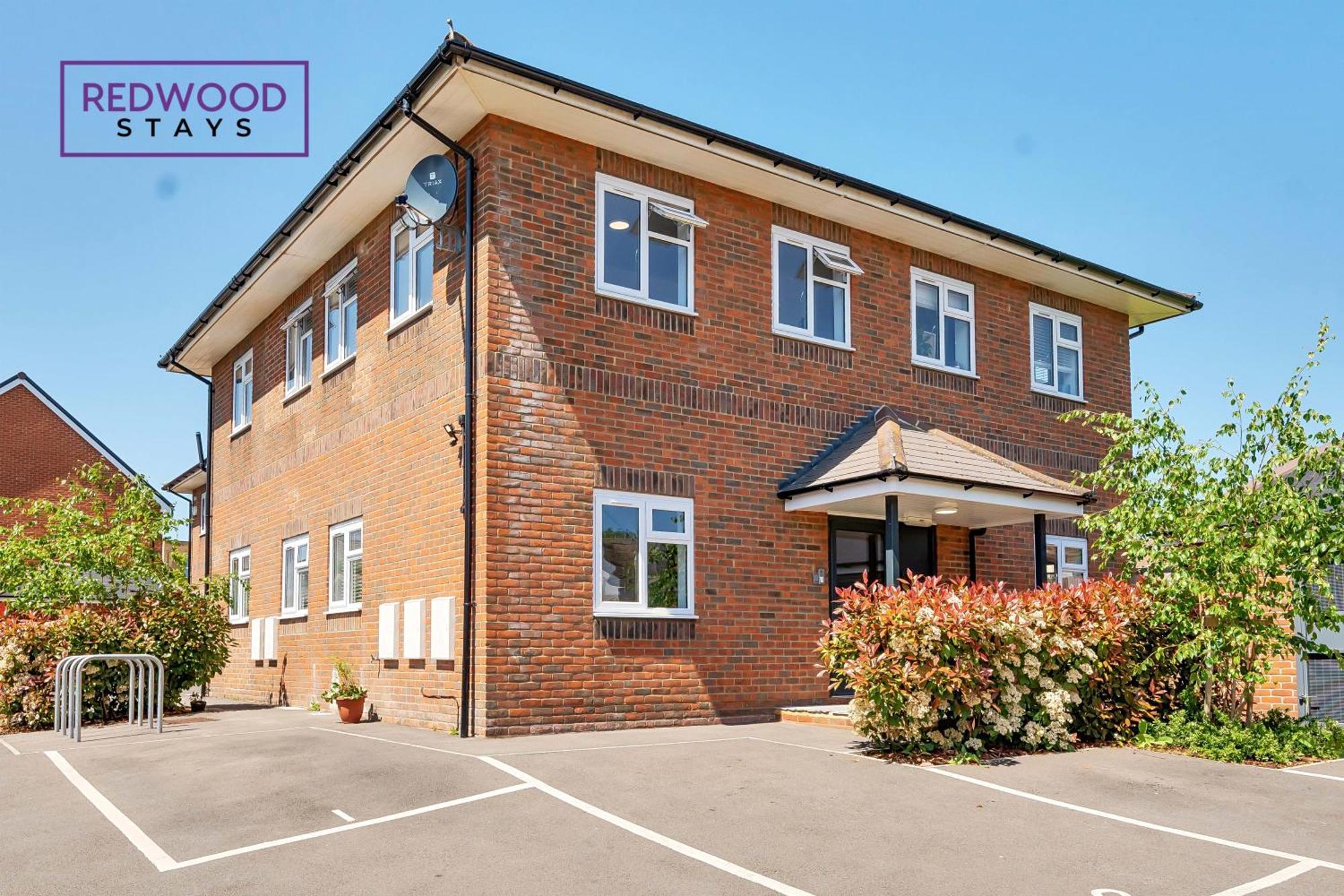 Modern Serviced Apartments For Contractors & Families With Free Parking, Wifi & Netflix By Redwood Stays Basingstoke Zewnętrze zdjęcie