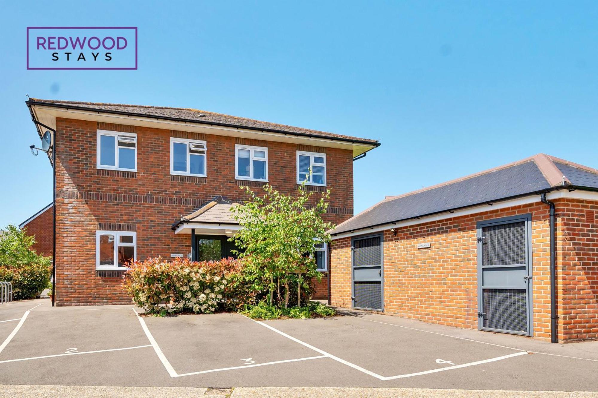 Modern Serviced Apartments For Contractors & Families With Free Parking, Wifi & Netflix By Redwood Stays Basingstoke Zewnętrze zdjęcie